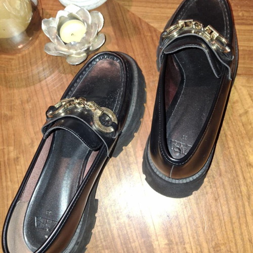 ZARA shoes like new, black size 38 with thick sole and gold chain