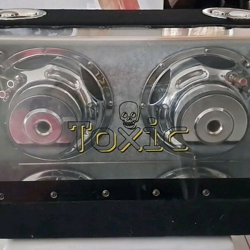 Toxic 2 x 8 inch subwoofer 600 watt car use like new