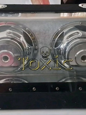 Toxic 2 x 8 inch subwoofer 600 watt car use like new