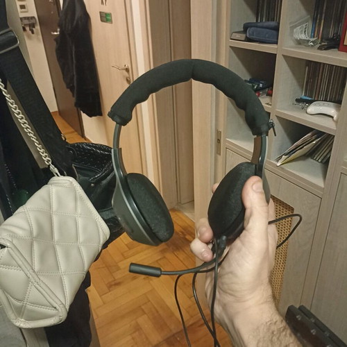 Edifier G33 BT headphones used, hybrid gaming