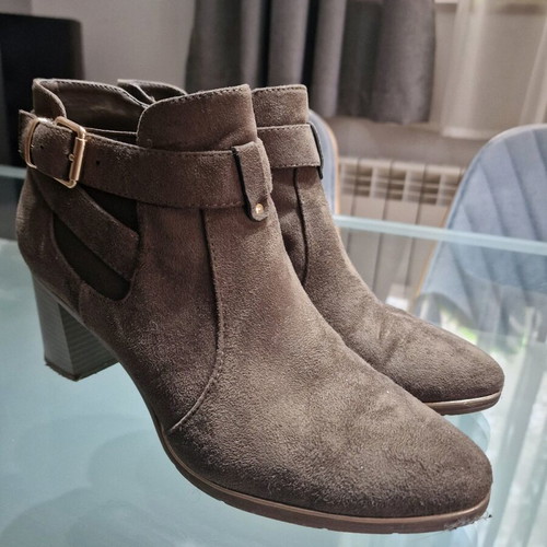 Brown heeled shoes size 42 like new