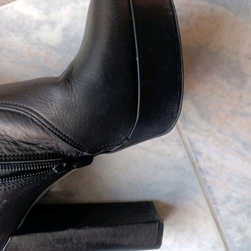 Leather platform ankle boots size 39, like new, chunky heel 13cm