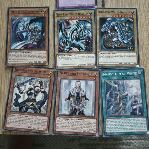 Blue Eyes White Dragon set like new with extras gifts in cases