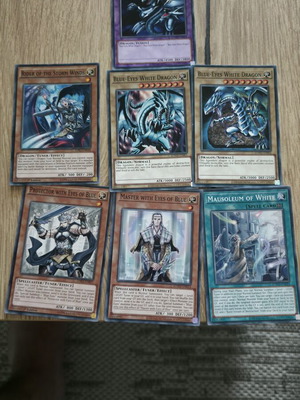 Blue Eyes White Dragon set like new with extras gifts in cases