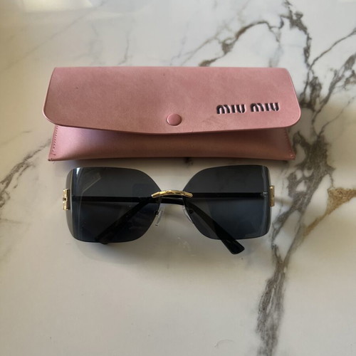 Sunglasses with UV400 protection like new, black