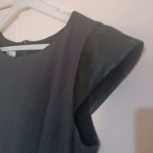 Grey dress short-sleeved like new with leather details