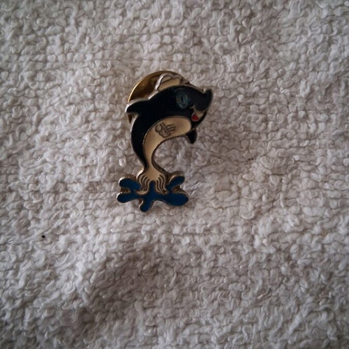 Dolphin Pin new