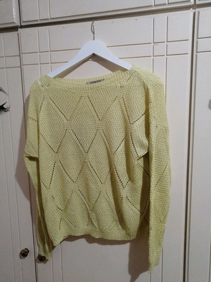 Attrattivo women's knitted spring sweater size Medium new yellow