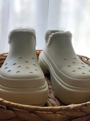 Crocs Stomp Shorty Boot like new, beige, size 39-40