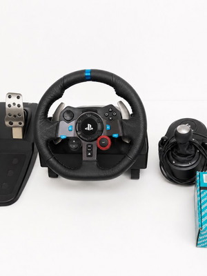 Logitech G G29 Driving Force racing wheel with pedals and shifter like new for PS5 PS4