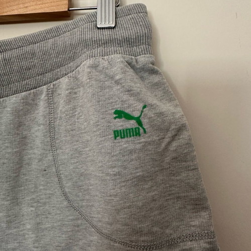 Puma shorts No L