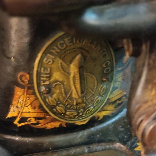 Singer sewing machine used, antique