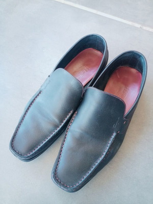 Salvatore Ferragamo leather loafers like new, black with burgundy interior, UK 9½