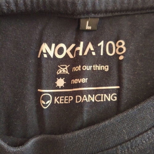 Anokha 108 unisex t-shirt like new, size L, blue with geometric design