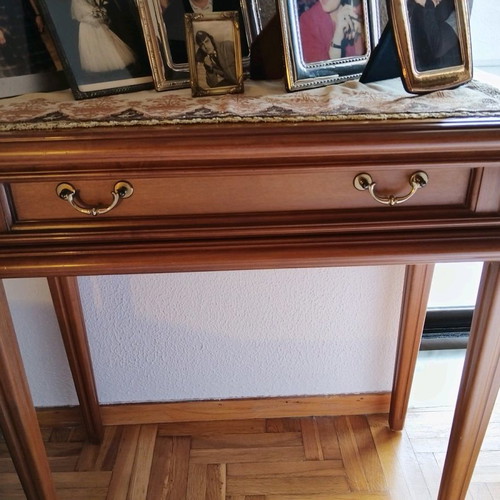 Bedroom set made of solid walnut wood used