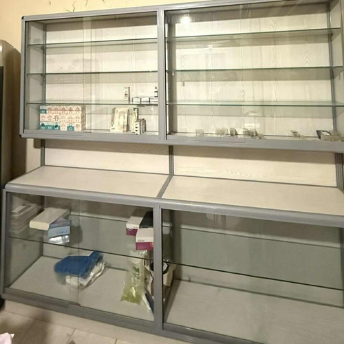 Display cabinet with glass shelves like new, metal frame