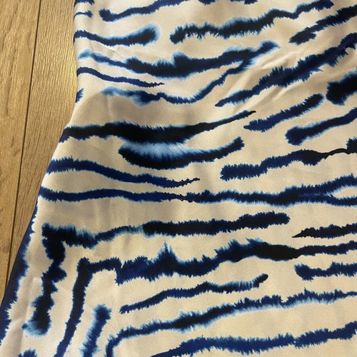 Lynne top blue and white like new