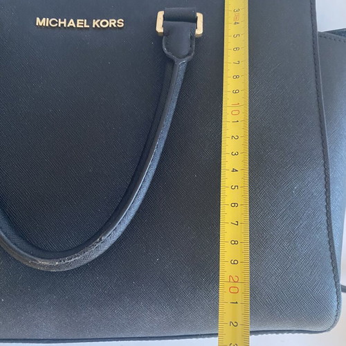 Michael Kors handbag like new, black saffiano with gold details