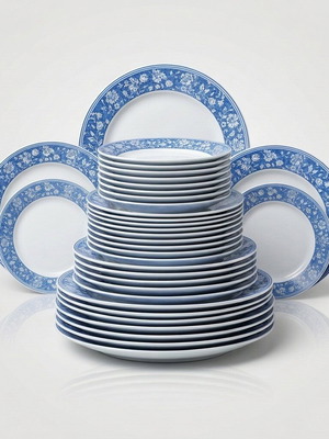 Porcelain blue dinnerware set new, 19 plates of various sizes