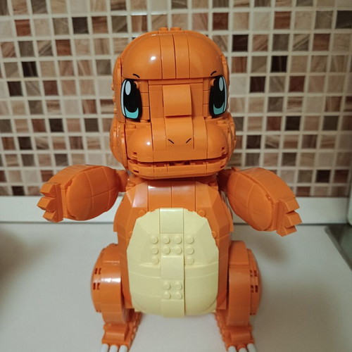Mega Pokemon Jumbo Charmander figure with 750 compatible bricks