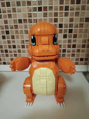 Mega Pokemon Jumbo Charmander figure with 750 compatible bricks