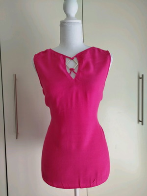 Viscose ροζ μπλουζάκι σαν καινούργιο, μέγεθος M/L, ελαστικό πίσω