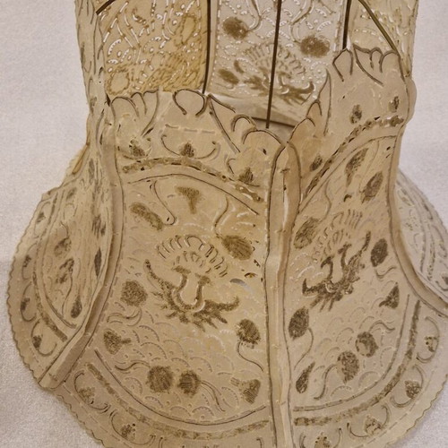 Vintage porcelain table lamp with oriental decoration, like new