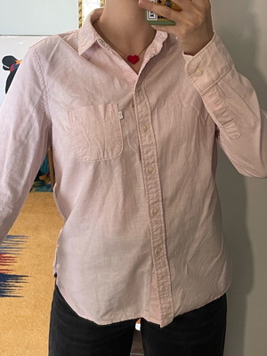 Levi’s pink shirt size M like new