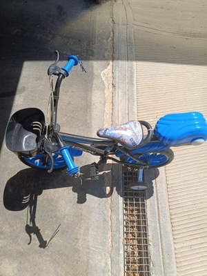 Boys' children's bicycle 16 inch with basket and training wheels