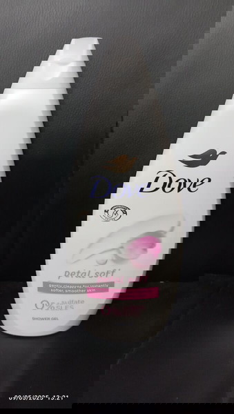ΑΦΡΟΛΟΥΤΡΟ  DOVE SOFT PETAL 720ML