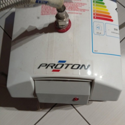 Proton instant water heater like new