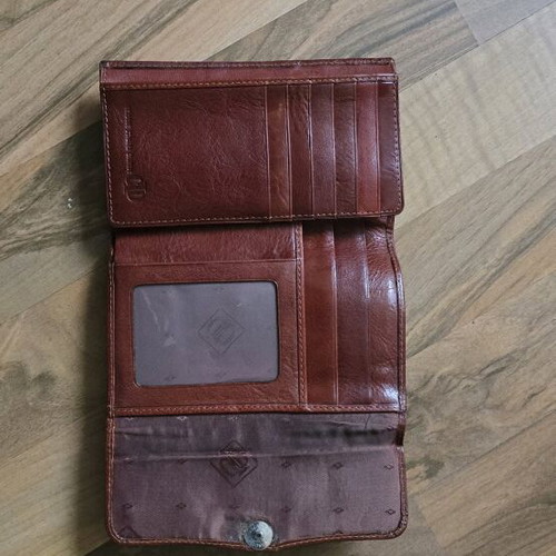 Women's leather wallet CID like new, brown