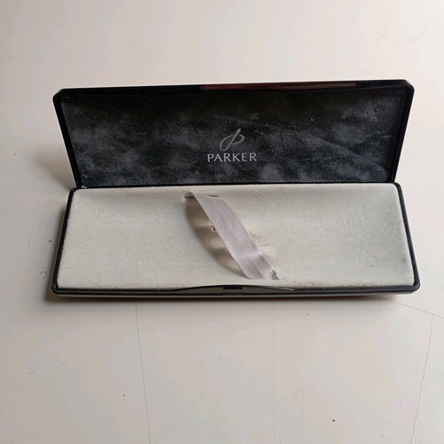 Parker pen/pen case used, unknown era