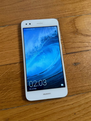 Huawei P9 lite μεταχειρισμένο, κάρτα μνήμης 32GB, αντάπτορας και φορτιστής