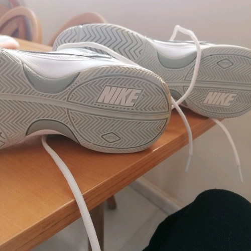 Nike leather athletic shoes used, white, size 38.5 for tennis