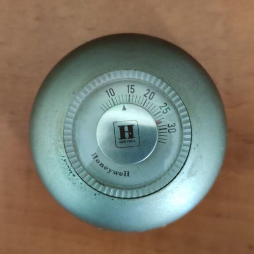 Honeywell Vintage Round Thermostat T87 with Wall Subbase used