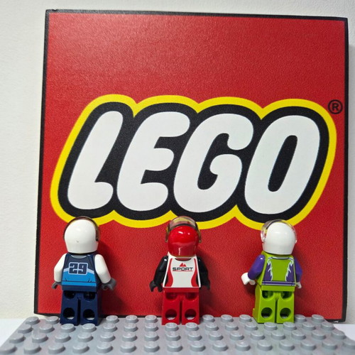 Lego Race Car Drivers 3 minifigures new