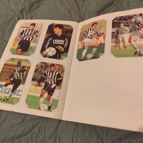 Rainbow Football 98-99 collectible sticker album, 62/90 cards