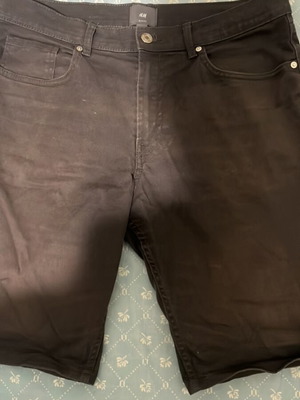 H&M slim fit black denim shorts like new, size S