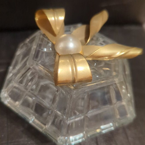 Decorative vases like new with gold bow and pearl