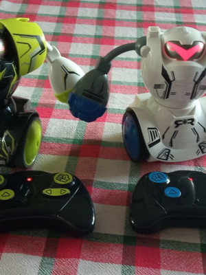 Silverlit Robot Boxing used, pack of two robots without box