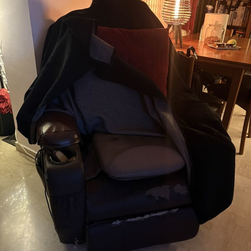Electric ergonomic armchair used with cover