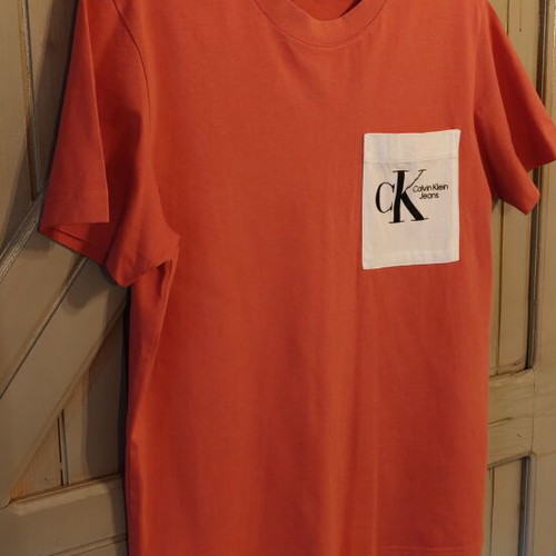 Calvin Klein t-shirt coral with white pocket, like new, size M