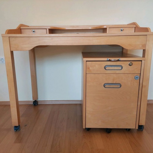Wooden desk like new with drawers and wheels