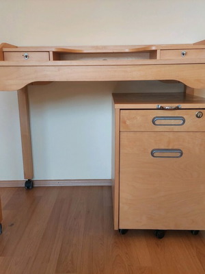 Wooden desk like new with drawers and wheels
