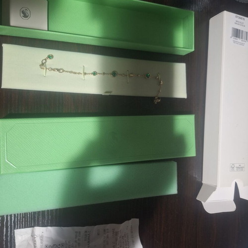 Swarovski bracelet with green stone and gold chain, like new