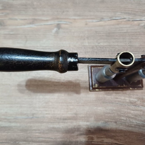 Reloading tool for shotgun shells like new with brass base