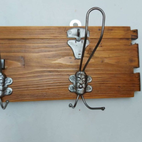 Wooden suitcase front panel coat rack A1775
