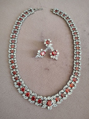 Necklace and earrings set with zirconia, red and silver