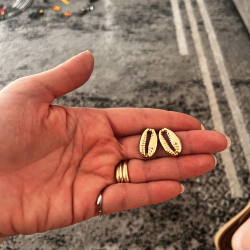 Shell earrings in stainless steel, new, gold color